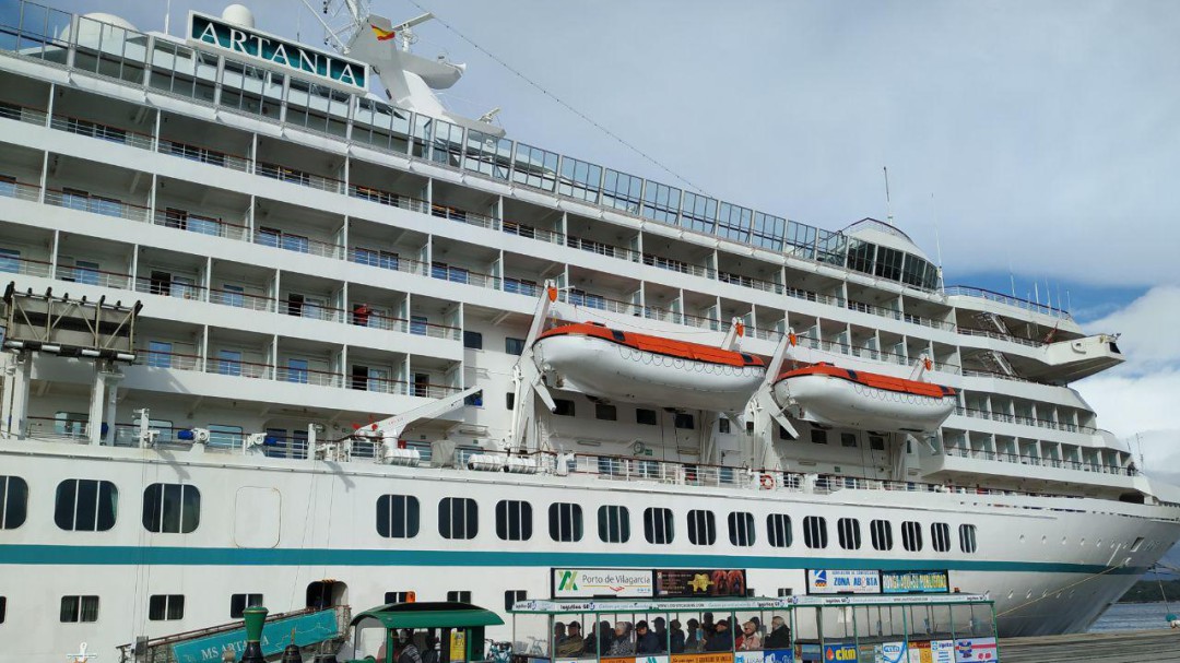 El crucero de récord que atraca en Vilagarcía