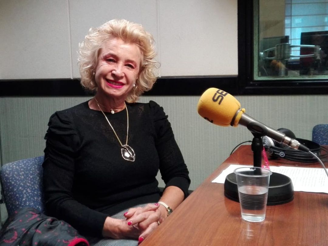 Atilana Martínez en los estudios de Radio Zamora Atilana Martínez en los estudios de Radio Zamora