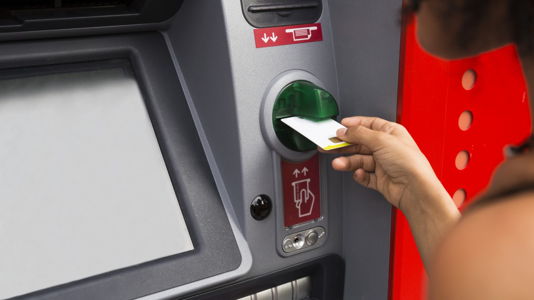 "El 52% de los pueblos de España no tienen ni siquiera una oficina bancaria"