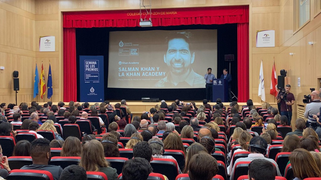 Khan aspira a convalidar los estudios de su academia en todo el mundo