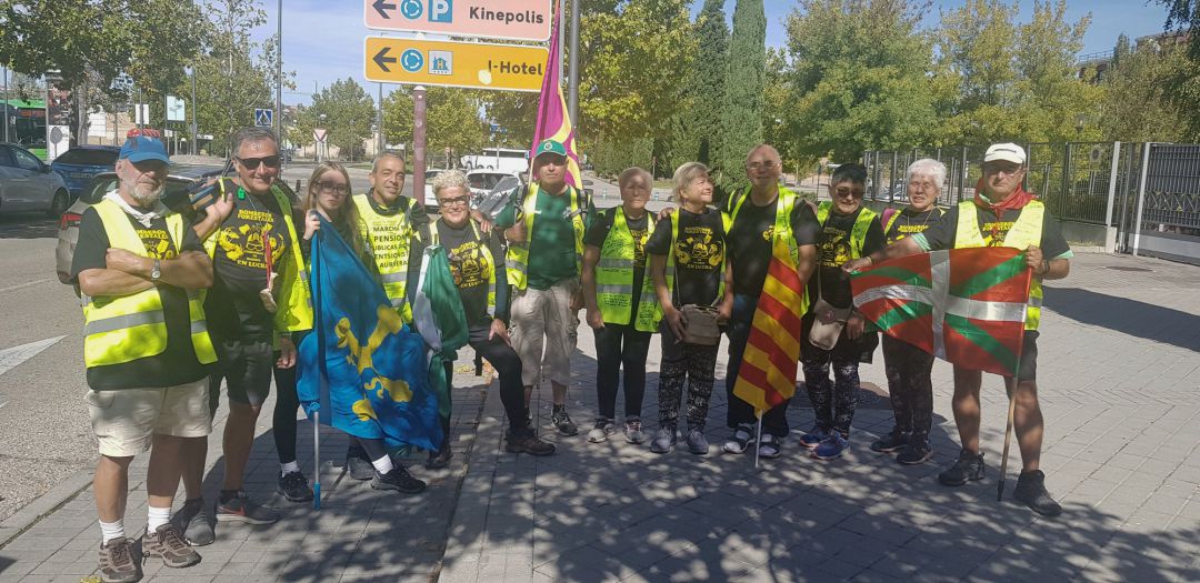 Un grupo de pensionistas de distintos puntos del país con banderas de Asturias, Cataluña, País Vasco y Cantabria llegan a la capital. En Madrid, a 15 de octubre de 2019. Un grupo de pensionistas de distintos puntos del país con banderas de Asturias, Cataluña, País Vasco y Cantabria llegan a la capital. En Madrid, a 15 de octubre de 2019.