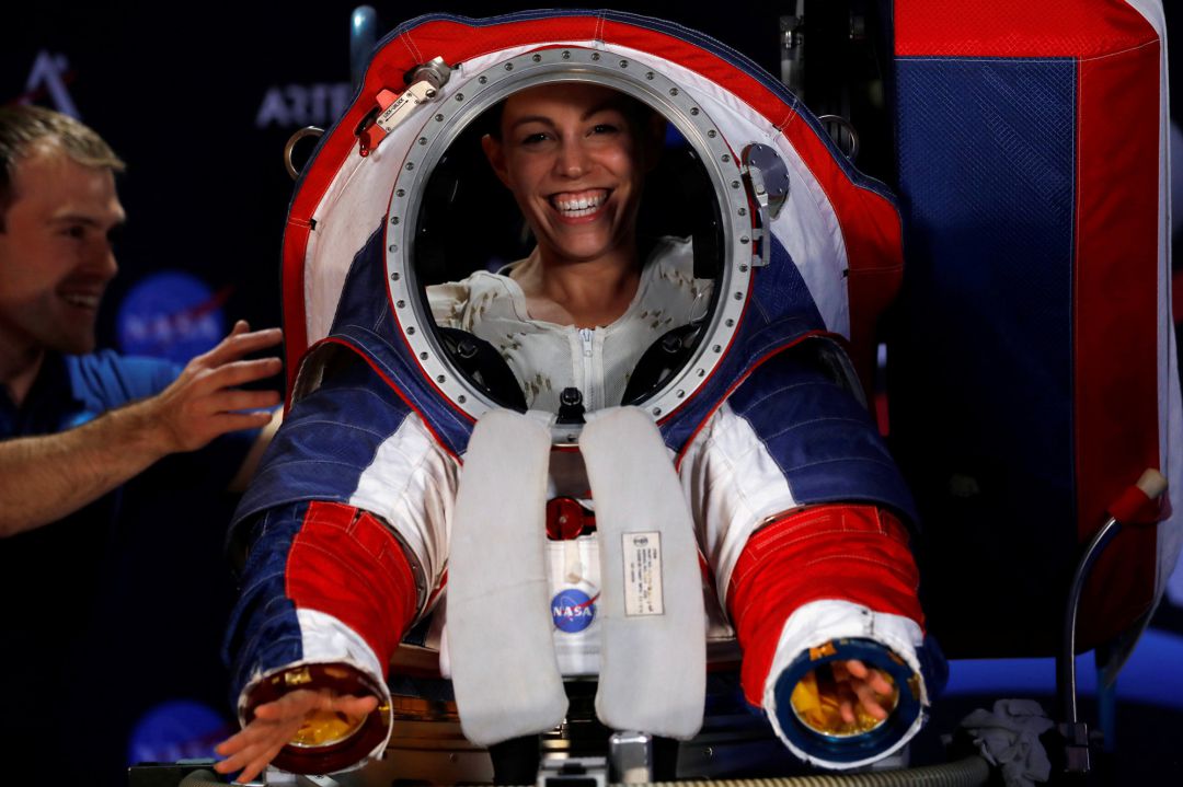 Nuevo traje lunar diseñado por la NASA.
Nuevo traje lunar diseñado por la NASA.