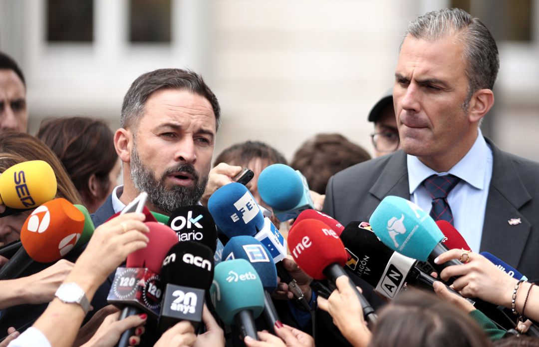 Santiago Abascal y Javier Ortega Smith en una rueda de prensa tras conocerse la sentencia del Tribunal Supremo sobre el juicio del 'procés. Santiago Abascal y Javier Ortega Smith en una rueda de prensa tras conocerse la sentencia del Tribunal Supremo sobre el juicio del 'procés.