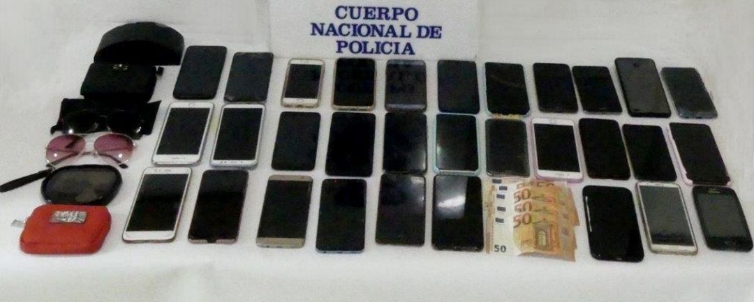Imagen de los móviles y carteras hurtadas Imagen de los móviles y carteras hurtadas