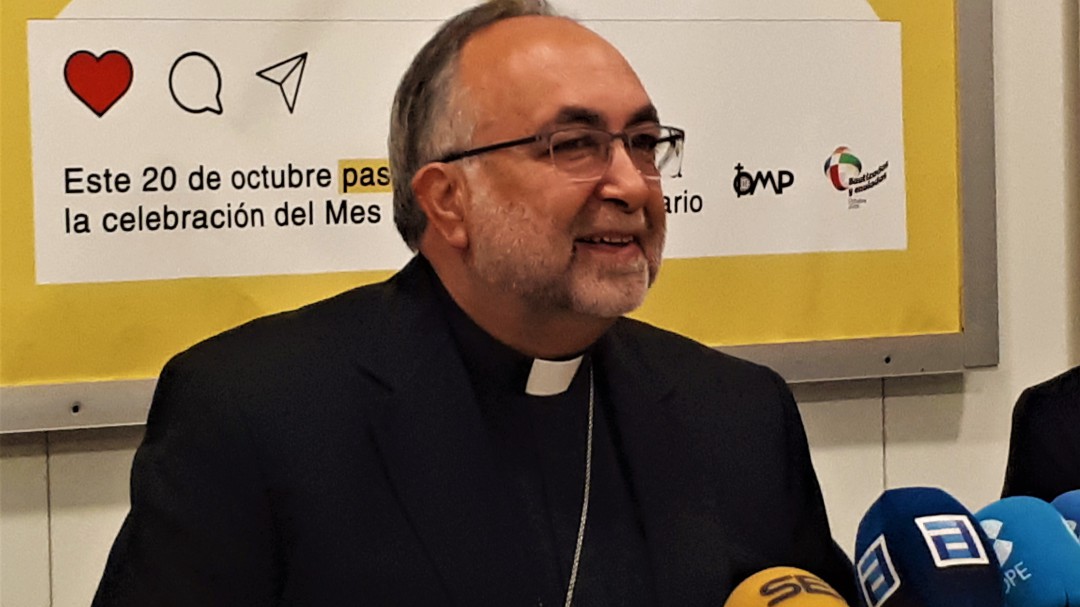 El arzobispo "sugiere" a los reyes un gesto con los encerrados