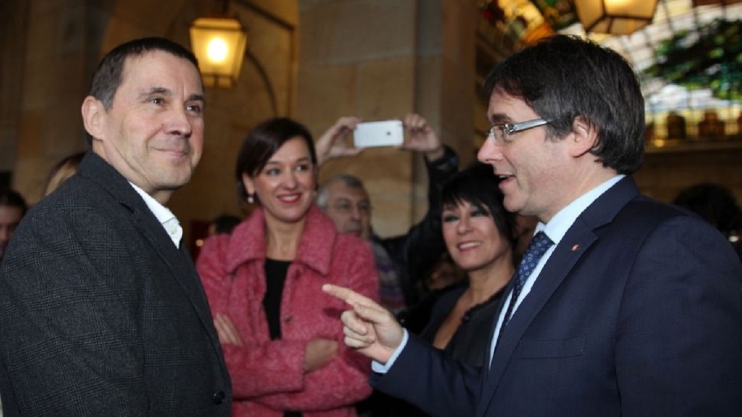 Otegi llama a "sincronizar" agendas con Cataluña y a la movilización popular