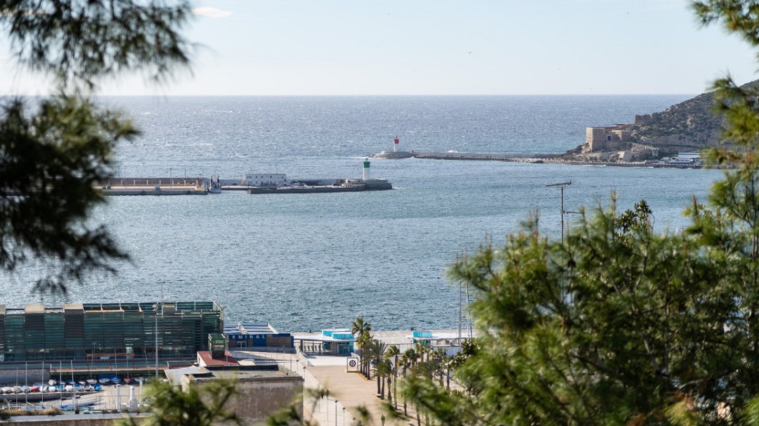 "Los faros vigías del Puerto" inaugura el ciclo de visitas que organiza la UP por Cartagena