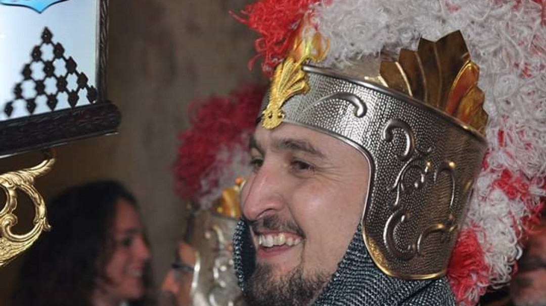 Sax elegie a Blas Mataix como pregonero de las fiestas de Moros y Cristianos