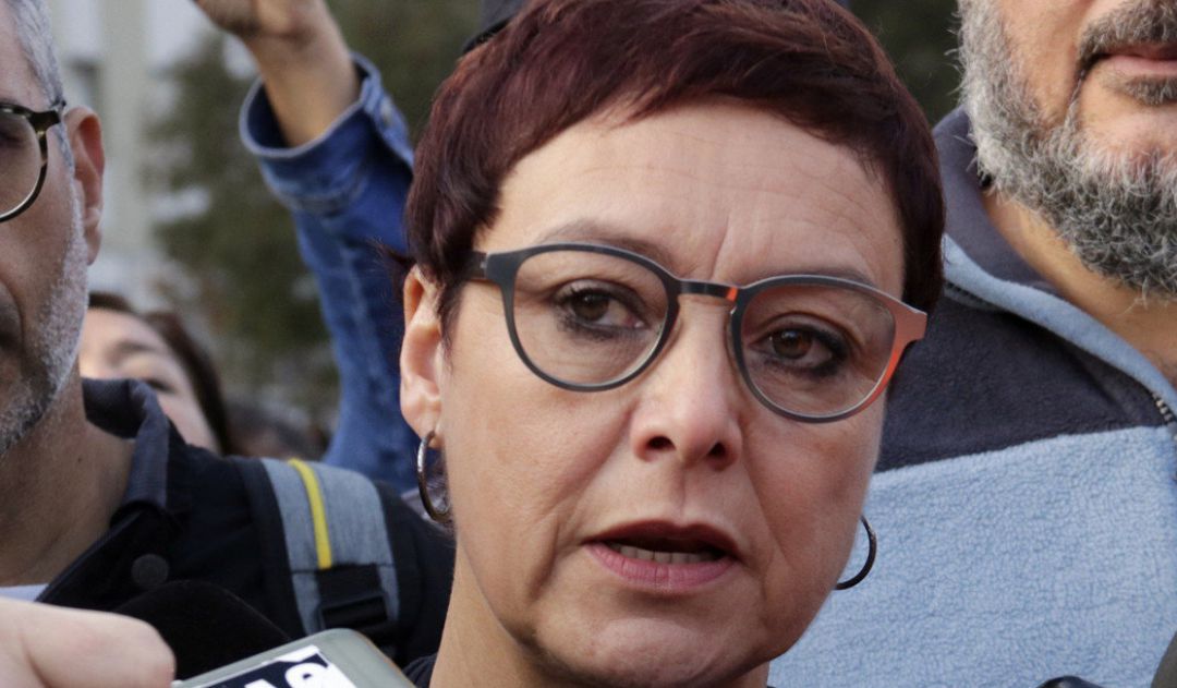 Montse Bassa atenent els mitjans de comunicació Montse Bassa atenent els mitjans de comunicació