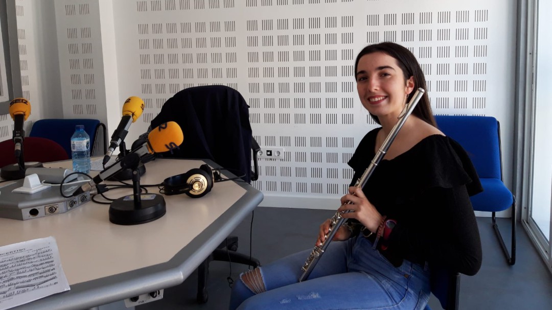 La flautista onubense Raquel Sierra nos deleita en la SER con su talento musical