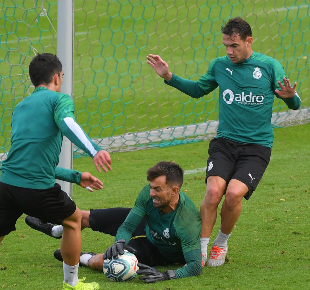 El capitán del equipo, recuperado de la rotura de peroné, ya se integra en los partidos. El capitán del equipo, recuperado de la rotura de peroné, ya se integra en los partidos.