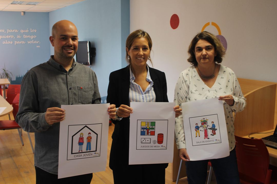 El concejal de juventud Ángel Galindo, la de Servicos Sociales Ana Peñalosa y la presidenta de Autismo Segovia Susana Guri en la Casa Joven El concejal de juventud Ángel Galindo, la de Servicos Sociales Ana Peñalosa y la presidenta de Autismo Segovia Susana Guri en la Casa Joven