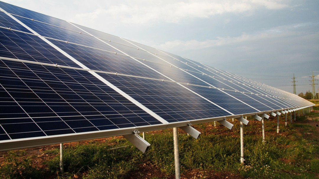 Varias empresas interesadas en instalar "mini parques solares" en La Solana