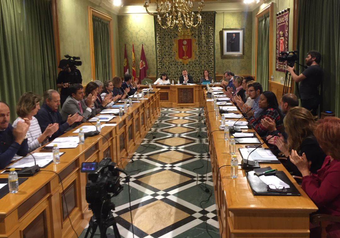 Cuenca aprueba nombrar a Antonio Pérez como Hijo Adoptivo