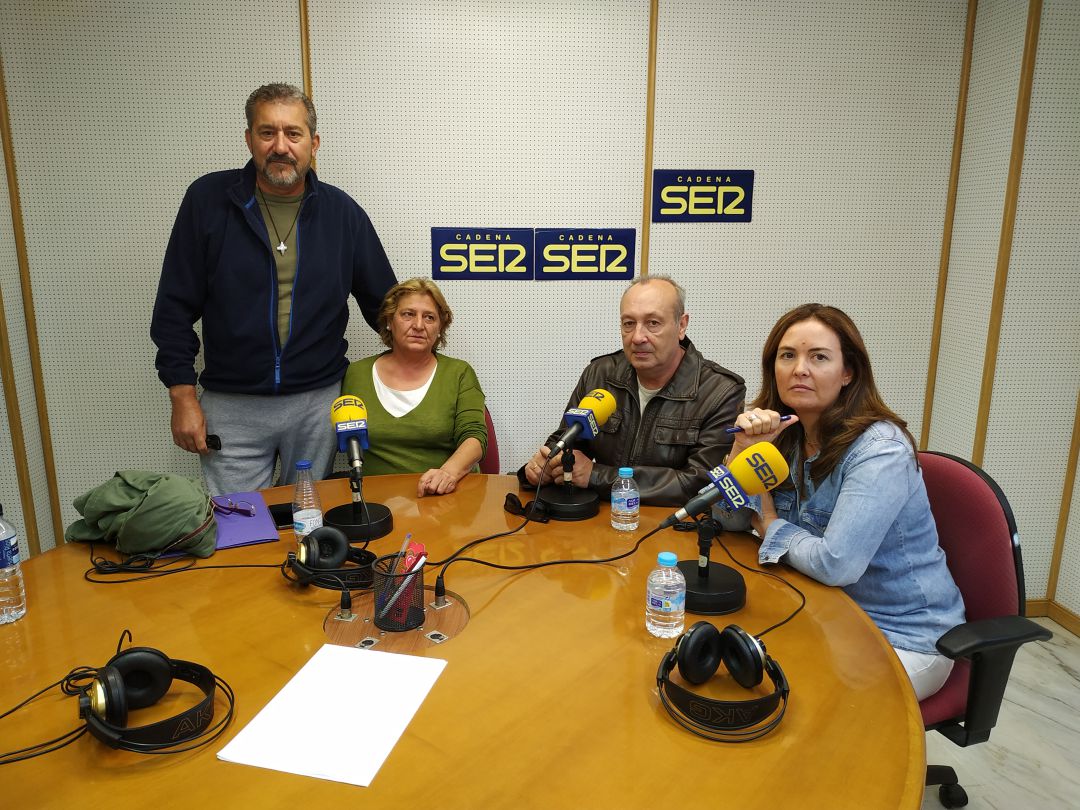 Miembros de la plataforma en los estudios de SER Vegas Altas Miembros de la plataforma en los estudios de SER Vegas Altas