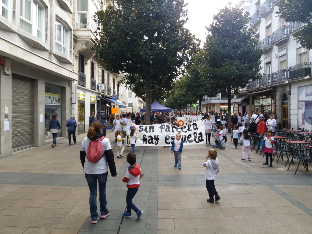 Las familias de Aldaialde claman por el nuevo colegio Las familias de Aldaialde claman por el nuevo colegio