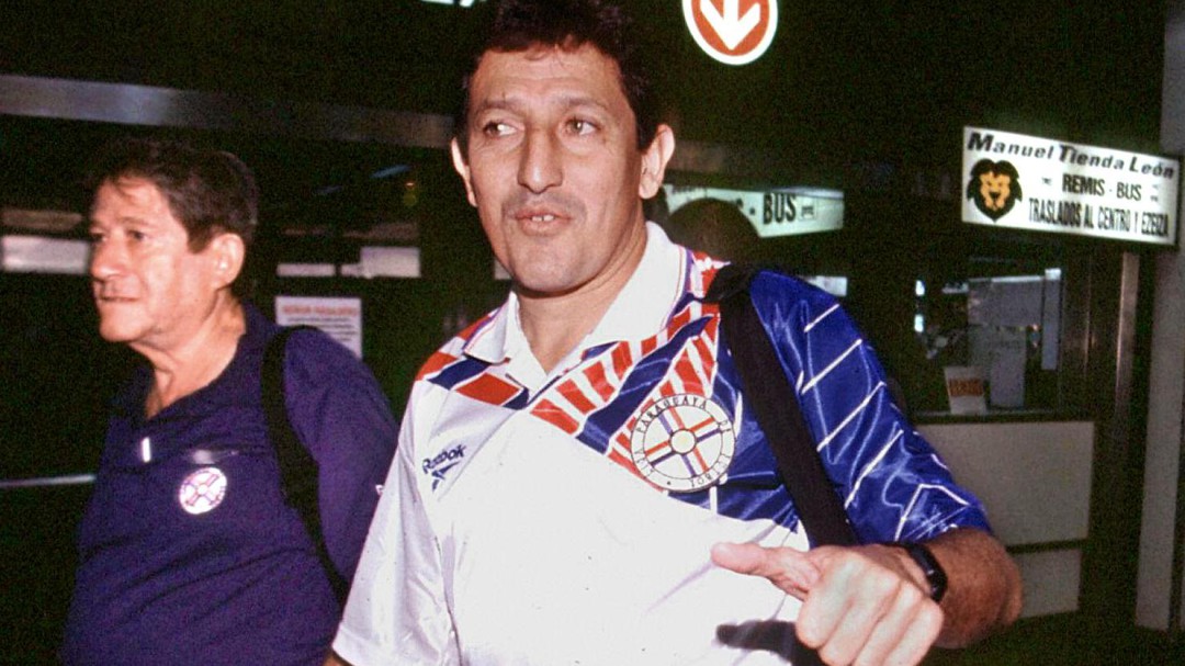 Paraguay, dividida por la pensión vitalicia concedida al exjugador del Barcelona Romerito
