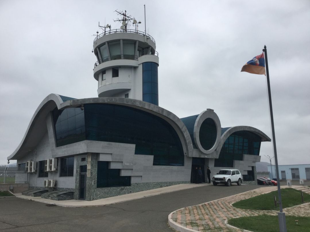 Aeropuerto de Stepanakert, en el que no pueden aterrizar aviones por las amenazas de Azerbaiyán Aeropuerto de Stepanakert, en el que no pueden aterrizar aviones por las amenazas de Azerbaiyán