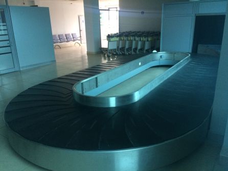 Interior del aeropuerto, donde todo está listo para empezar a funcionar Interior del aeropuerto, donde todo está listo para empezar a funcionar
