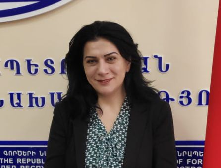 Armine Alexanyan en el Ministerio de Exteriores. Armine Alexanyan en el Ministerio de Exteriores.