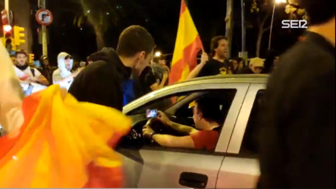 Un manifestante de extrema derecha agrede a un conductor en Barcelona