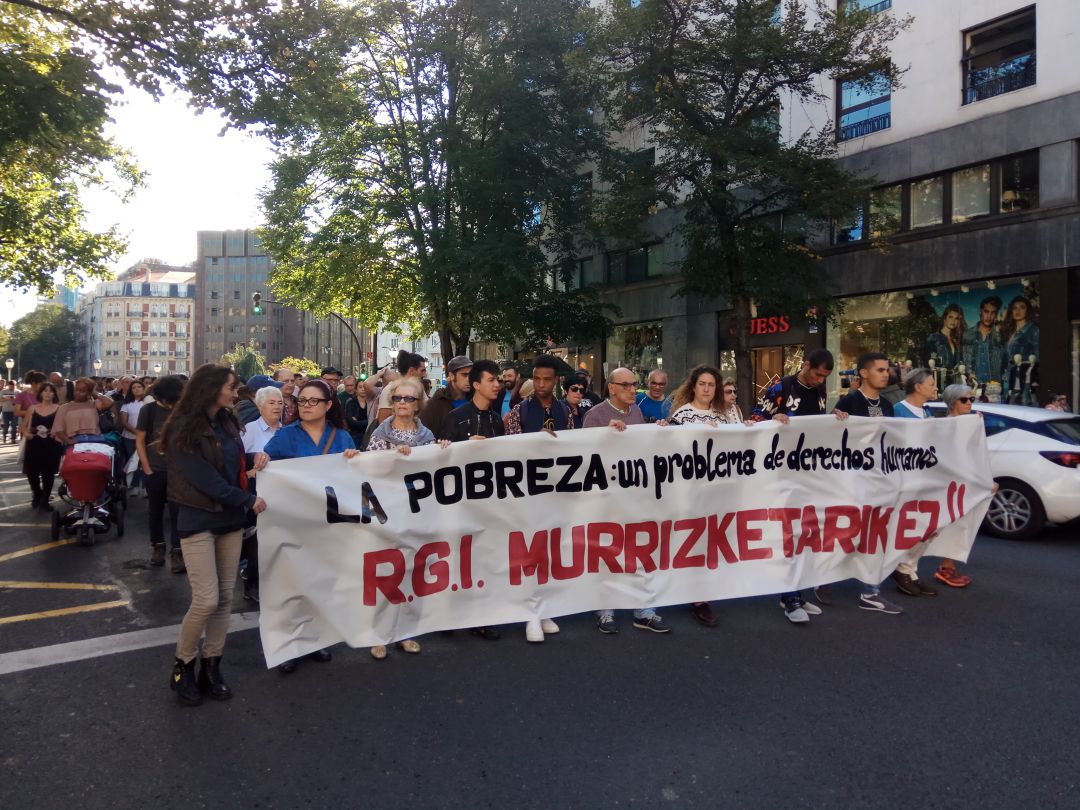 Cientos de personas reclaman en la calle una nueva Ley de RGI Cientos de personas reclaman en la calle una nueva Ley de RGI
