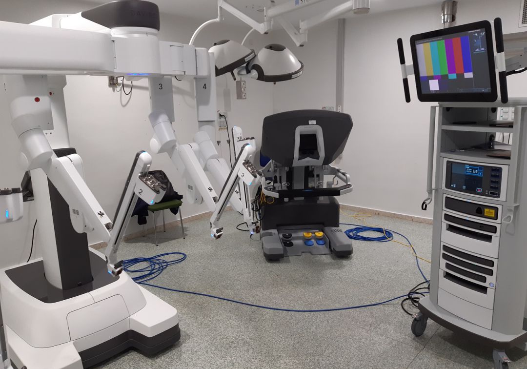 Así es Da Vinci, el robot para intervenciones de gran precisión en Granada