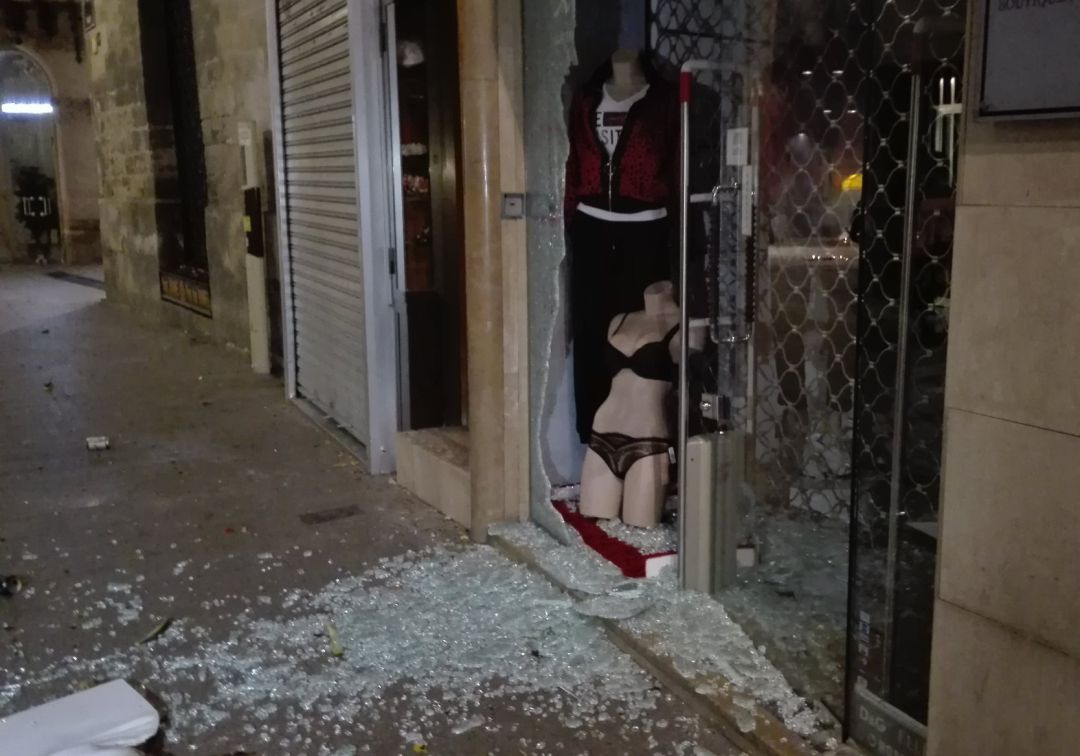 La Paeria denuncia "pillatge" en botigues de l'Eix on s'han trencat vidres durant els disturbis