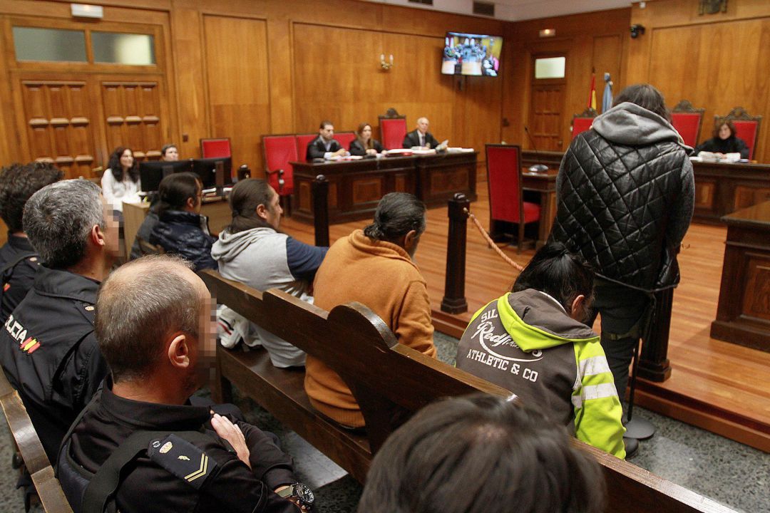 Un momento de la primera jornada del jucio celebrado en la Audiencia provincial de Ourense Un momento de la primera jornada del jucio celebrado en la Audiencia provincial de Ourense