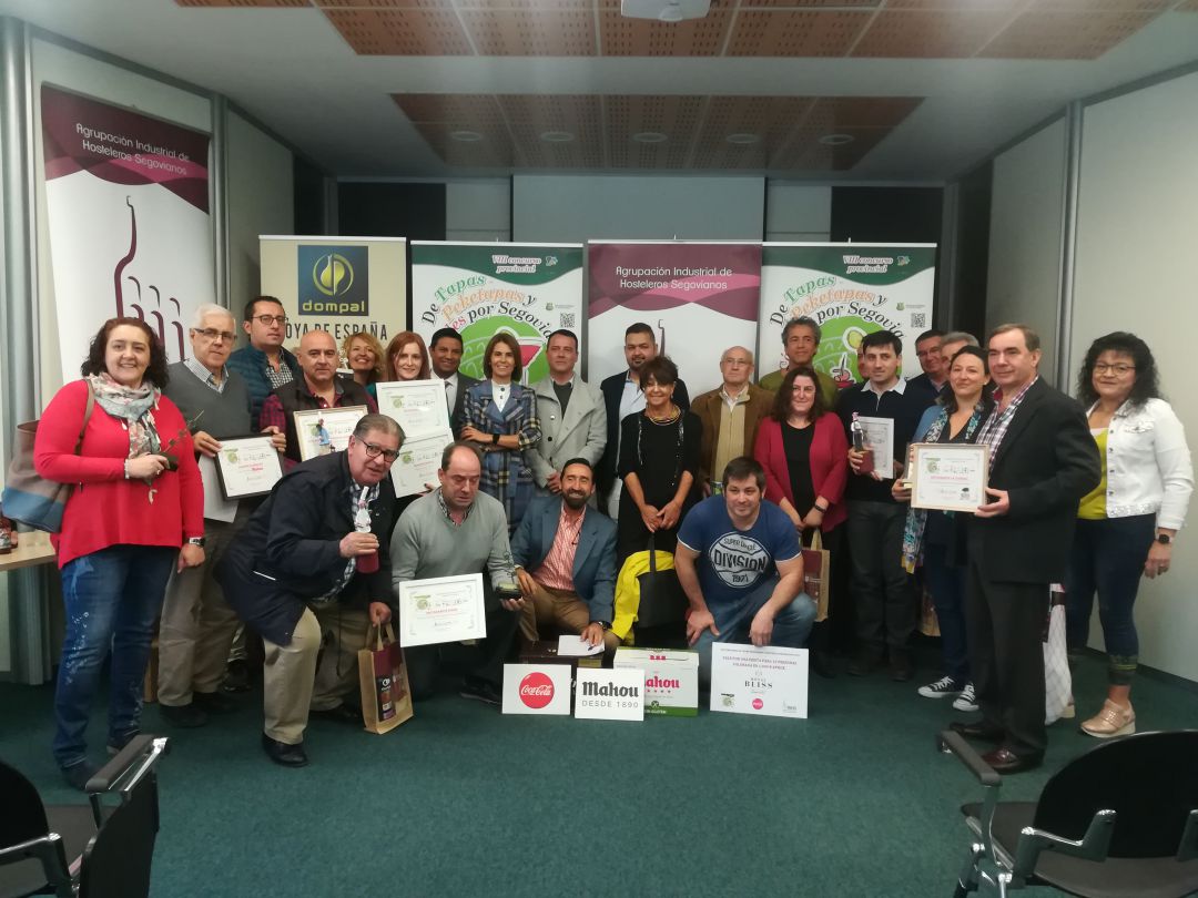 Imagen de familia de los ganadores del consurso de tapas por Segovia Imagen de familia de los ganadores del consurso de tapas por Segovia