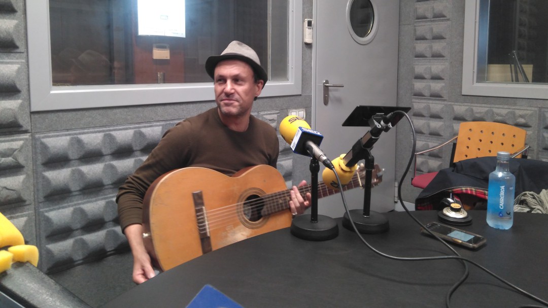 Fon Román: "Tenía ganas de volver y mucho que contar a través de canciones"