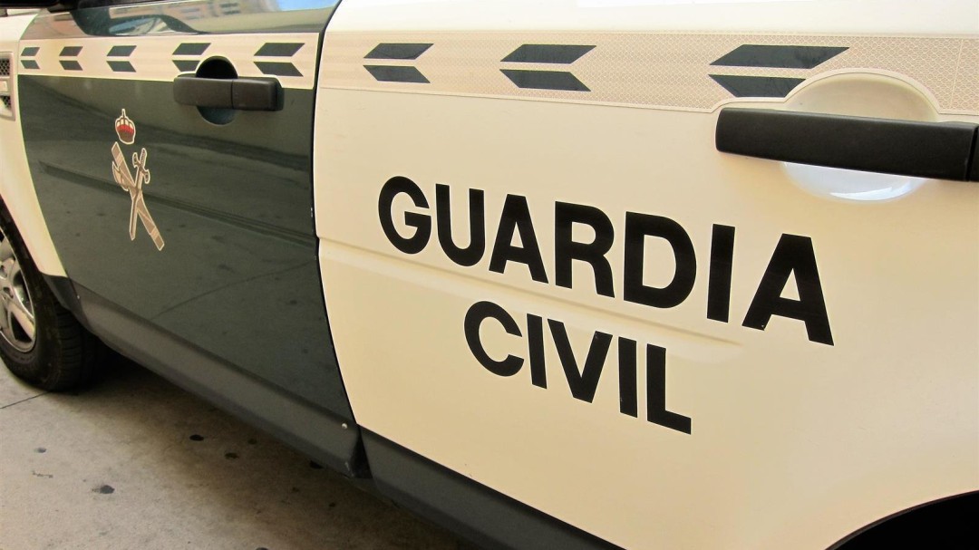 Crean un perfil falso con imágenes sexuales de un hombre y le extorsionan
