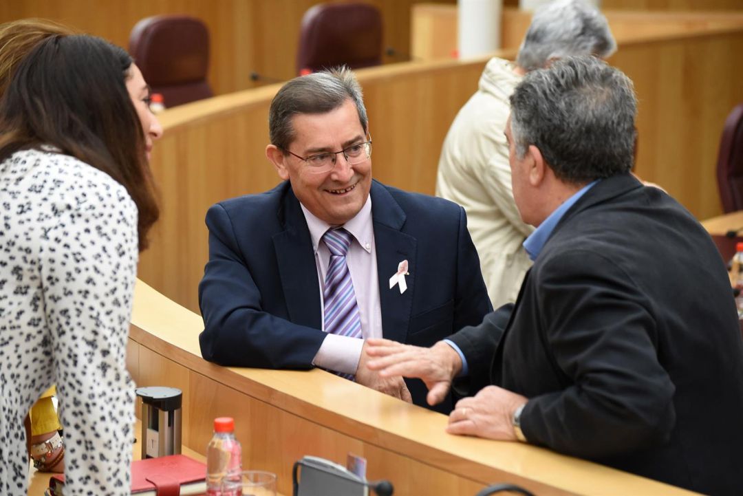 Entrena, durante un receso del pleno Entrena, durante un receso del pleno