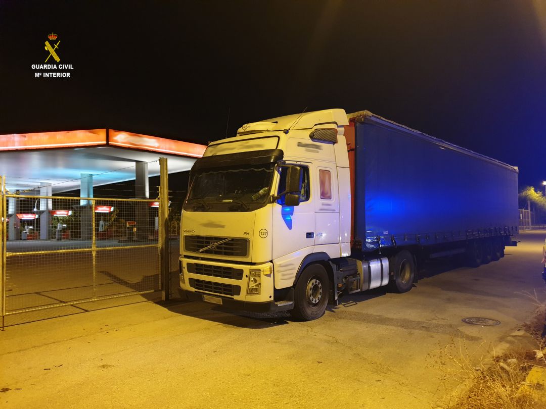 Interceptan a un camión articulado circulando en sentido contrario en la A-92 Interceptan a un camión articulado circulando en sentido contrario en la A-92