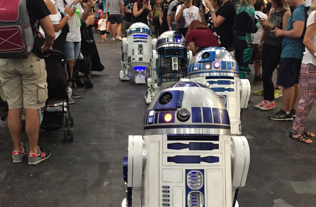 Una quincena de reproducciones de los robots de la saga creada por George Lucas se juntará en Fuenlabrada. Una quincena de reproducciones de los robots de la saga creada por George Lucas se juntará en Fuenlabrada.