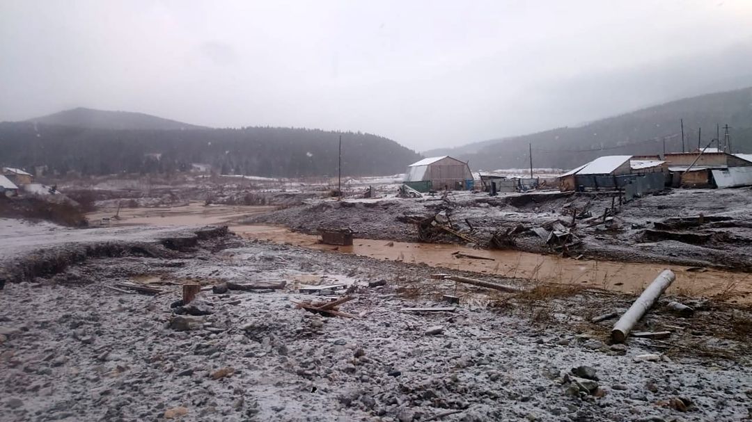 Así ha quedado la zona de Krasnoyarsk, localidad siberiana en la que se ha producido la rotura de la presa Así ha quedado la zona de Krasnoyarsk, localidad siberiana en la que se ha producido la rotura de la presa