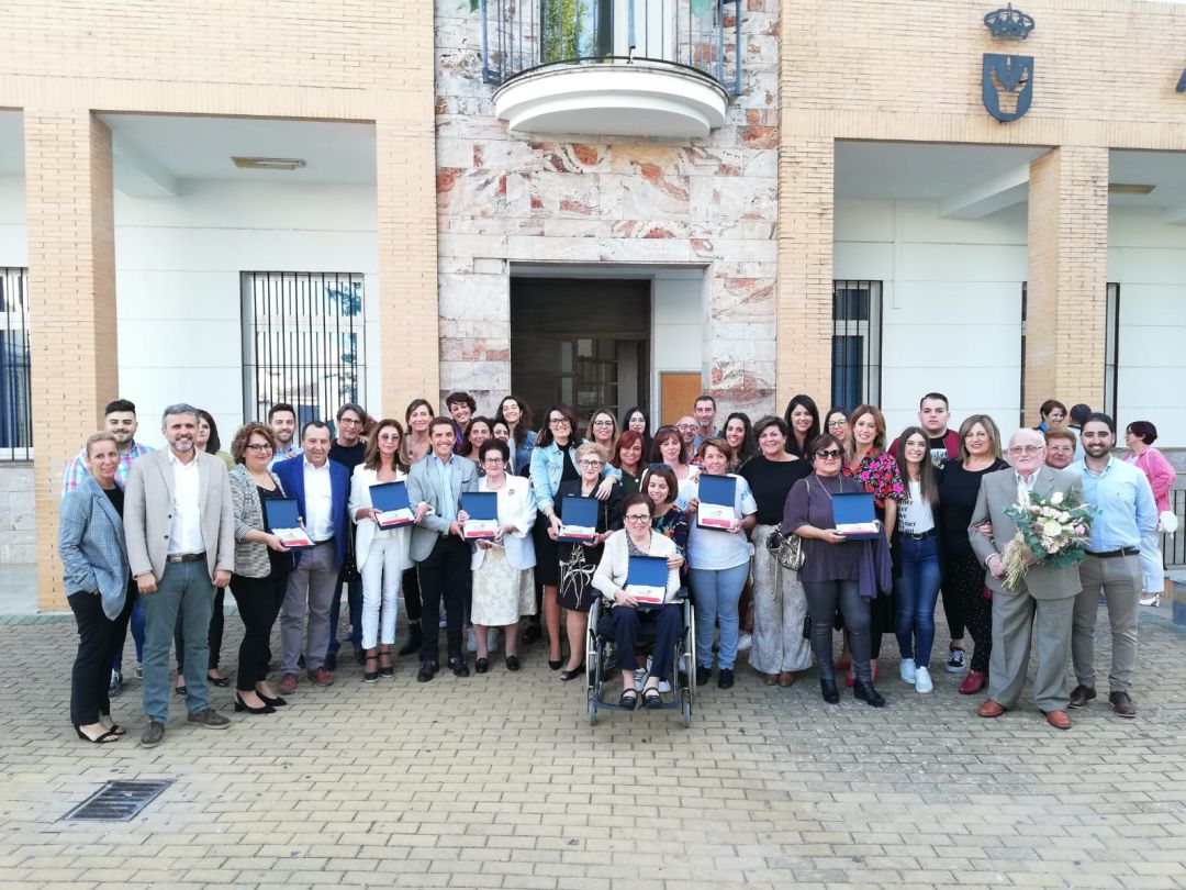 Premiadas y miembros del PSOE en Arriate Premiadas y miembros del PSOE en Arriate