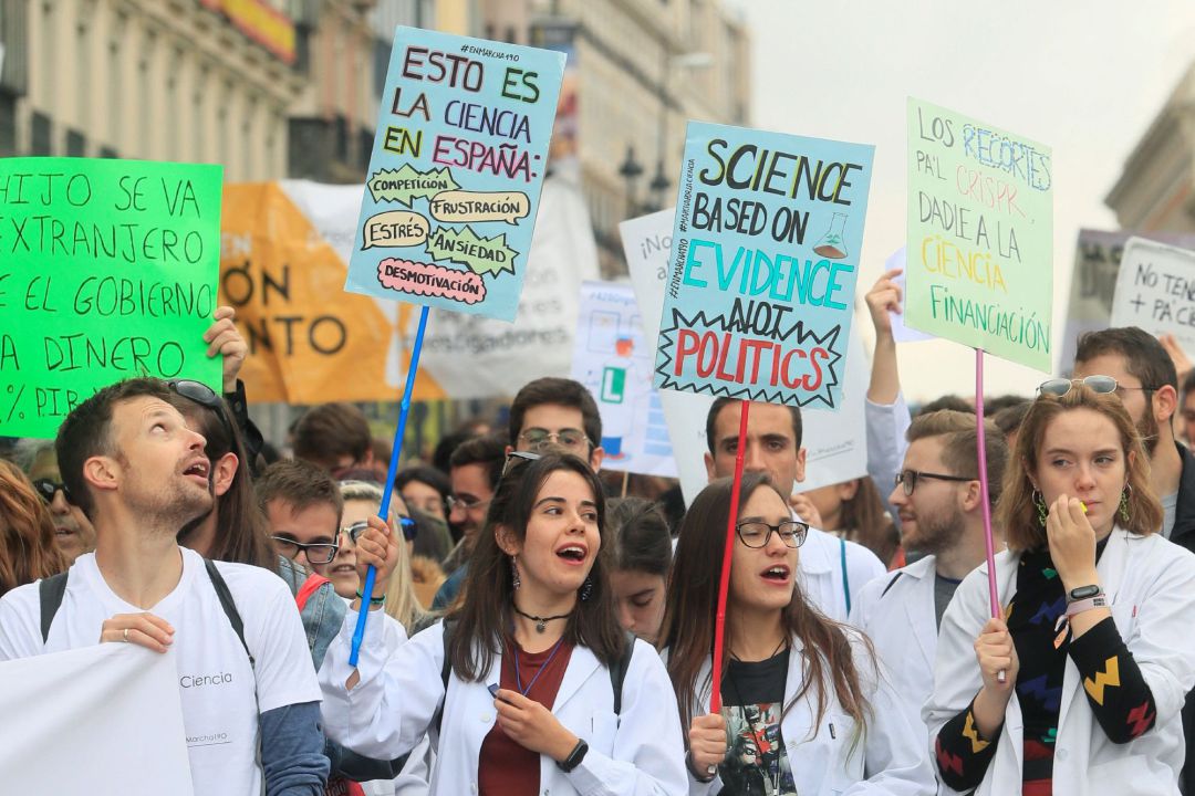 Representantes de organizaciones científicas, sindicatos e investigadores participan en la "Marcha por la ciencia". Representantes de organizaciones científicas, sindicatos e investigadores participan en la "Marcha por la ciencia".