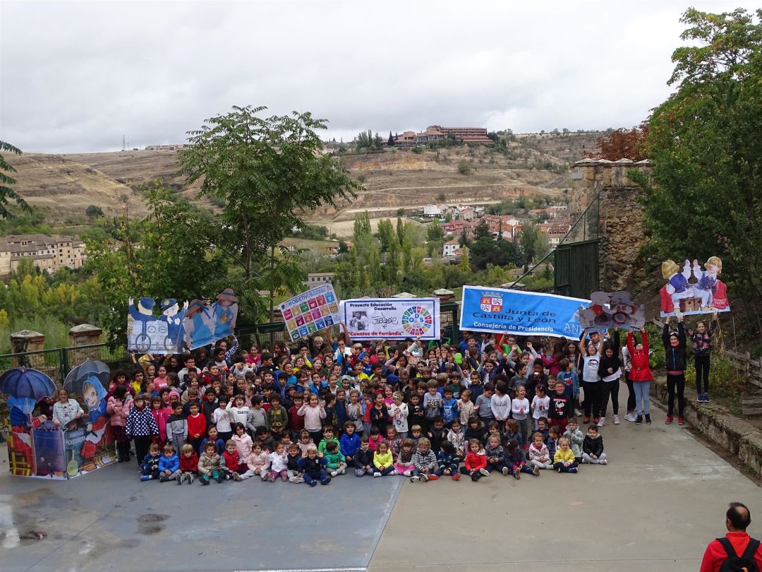 Fotografía de los participantes en el proyecto del CEIP Fray Juan de la Cruz Fotografía de los participantes en el proyecto del CEIP Fray Juan de la Cruz