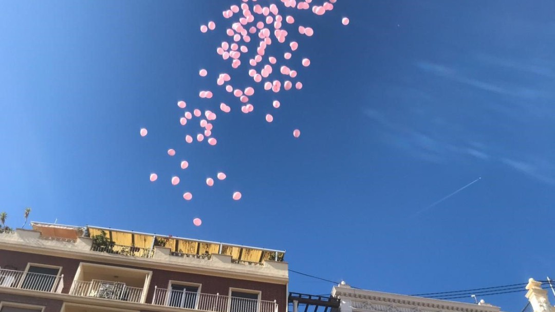 Globos rosas y deporte para demostrar el compromiso valenciano contra el cáncer de mama