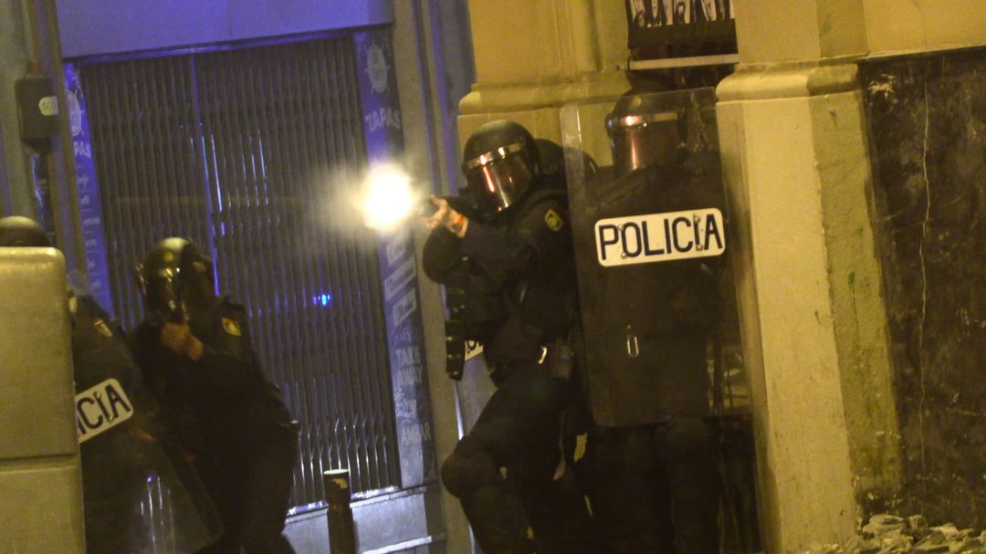 La Policía actúa en los disturbios de Barcelona La Policía actúa en los disturbios de Barcelona