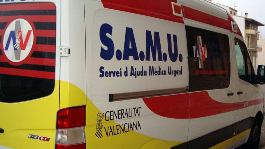 Herido un motorista de 63 años tras chocar contra un coche en Orba