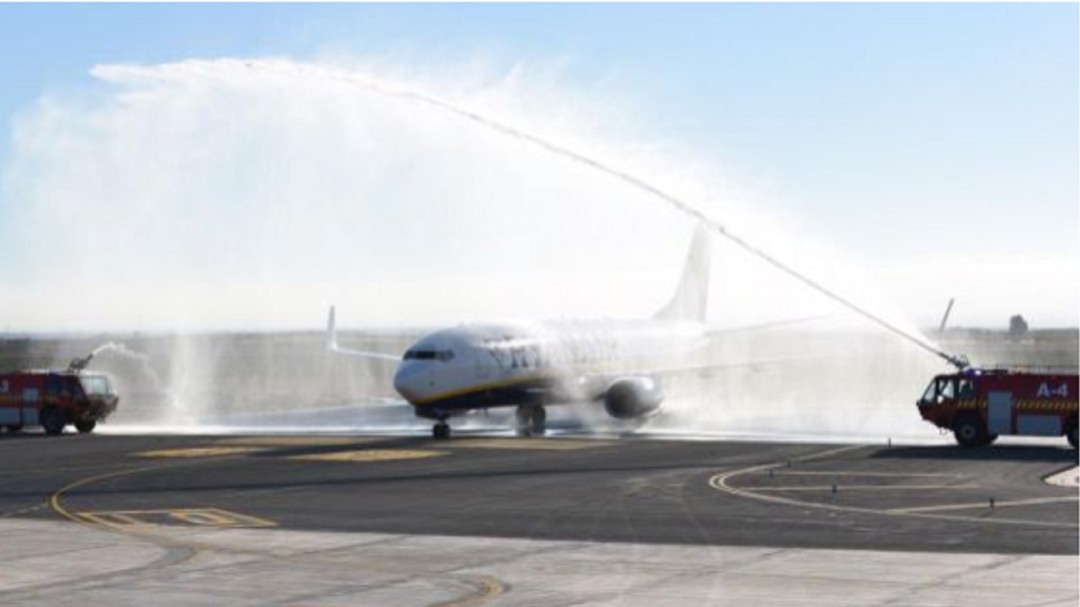 El Gobierno regional resta importancia a la bajada del tráfico aeroportuario: "Es un aeropuerto joven que sigue generando confianza"