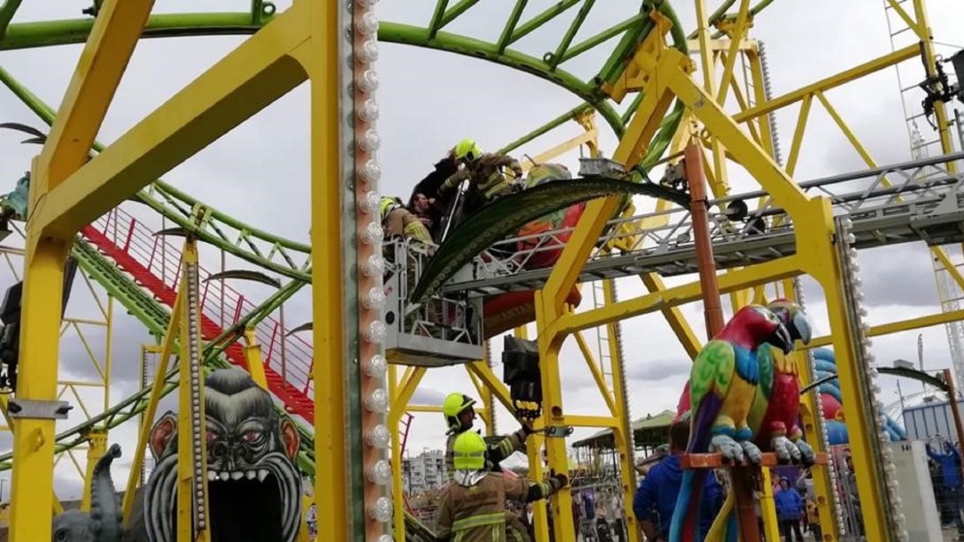 9 personas rescatadas de una atracción del recinto ferial