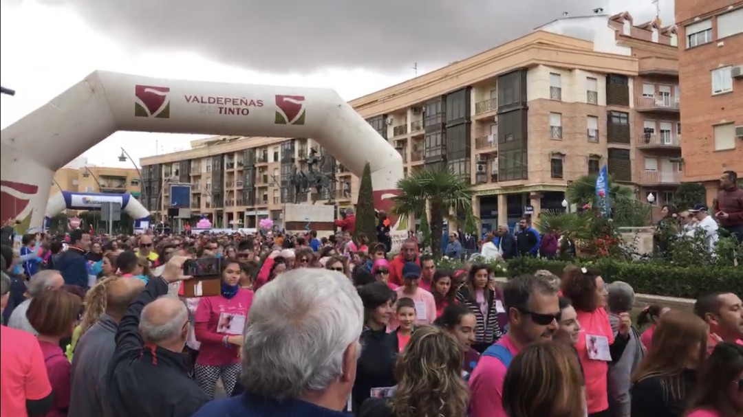 Un millar de personas, por la detención precoz del cáncer de mama en Valdepeñas