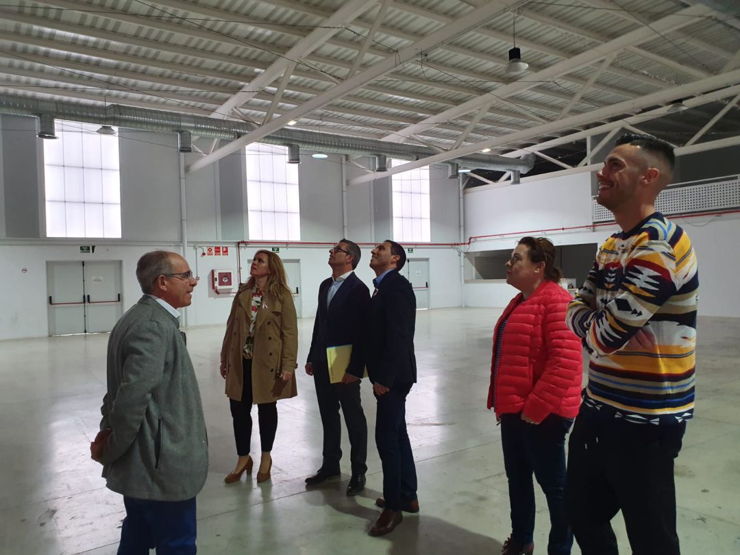 El Presidente de la Diputación, la Delegada de la Junta y la corporación del Ayuntamiento de Motilla en el espacio multiusos El Presidente de la Diputación, la Delegada de la Junta y la corporación del Ayuntamiento de Motilla en el espacio multiusos