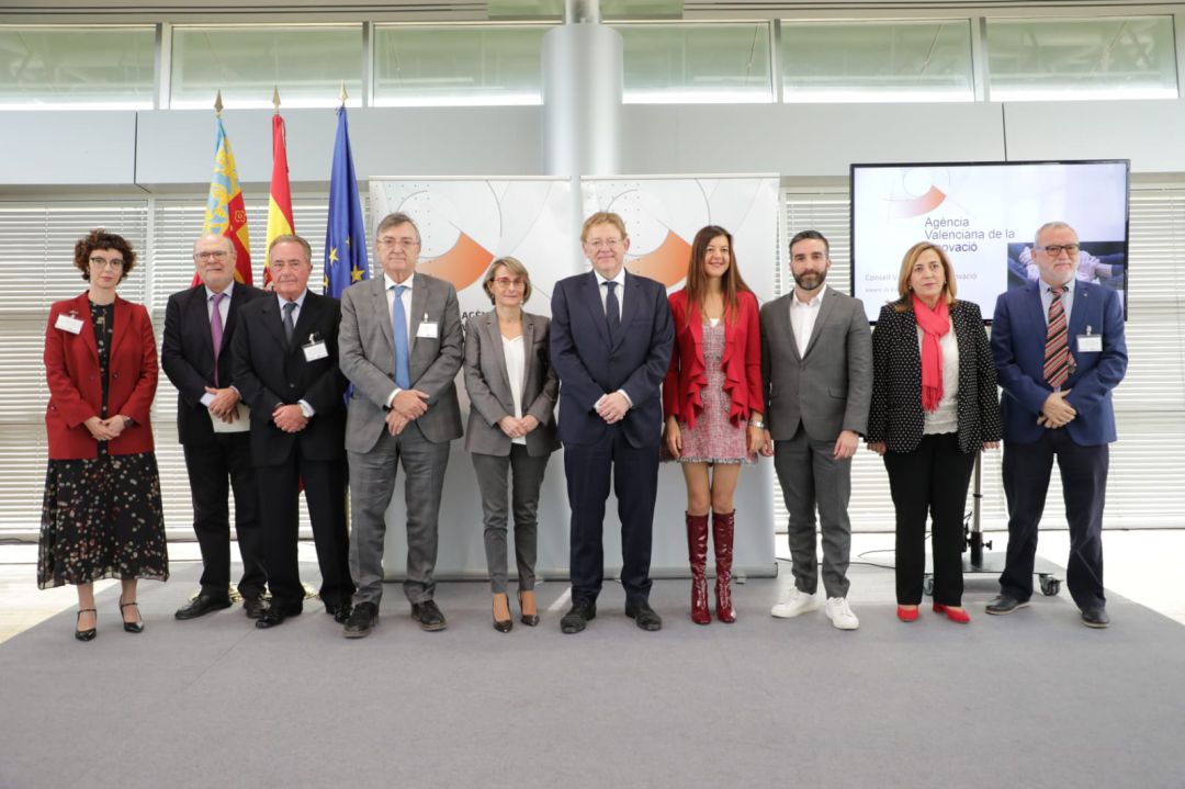 El president Ximo Puig (c), junto a la consellera de Innovación, Universidades, Ciencia y Sociedad Digital, Carolina Pascual (a su izquierda) y otros miembros del Consell Valencià de la Innovació. El president Ximo Puig (c), junto a la consellera de Innovación, Universidades, Ciencia y Sociedad Digital, Carolina Pascual (a su izquierda) y otros miembros del Consell Valencià de la Innovació.