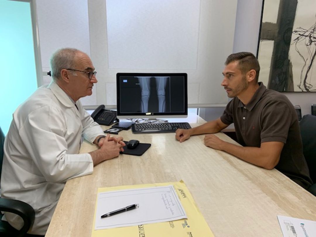 Samuel Llorca, en la consulta del Dr. Ripoll Samuel Llorca, en la consulta del Dr. Ripoll