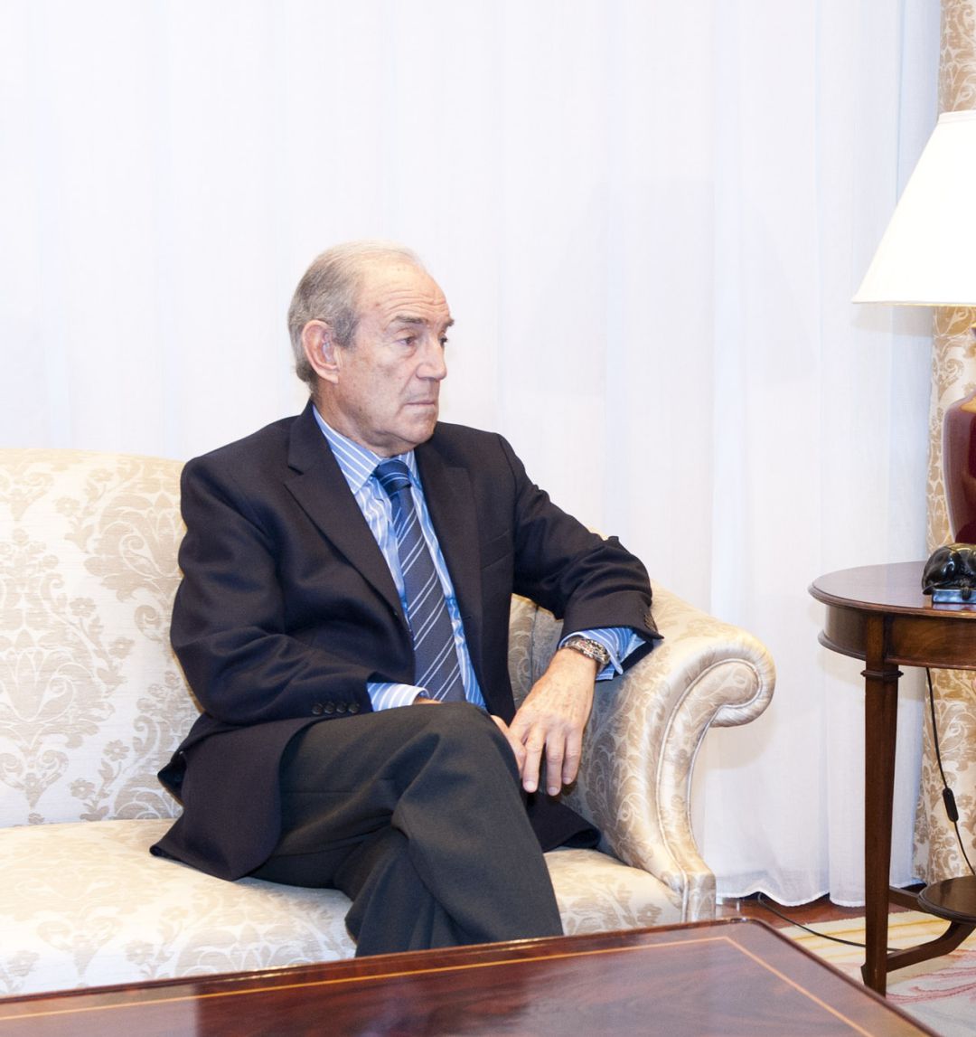 Garaikoetxea: "Casi me arrepiento de haber aprobado el Estatuto, por su incumplimiento" Garaikoetxea: "Casi me arrepiento de haber aprobado el Estatuto, por su incumplimiento"