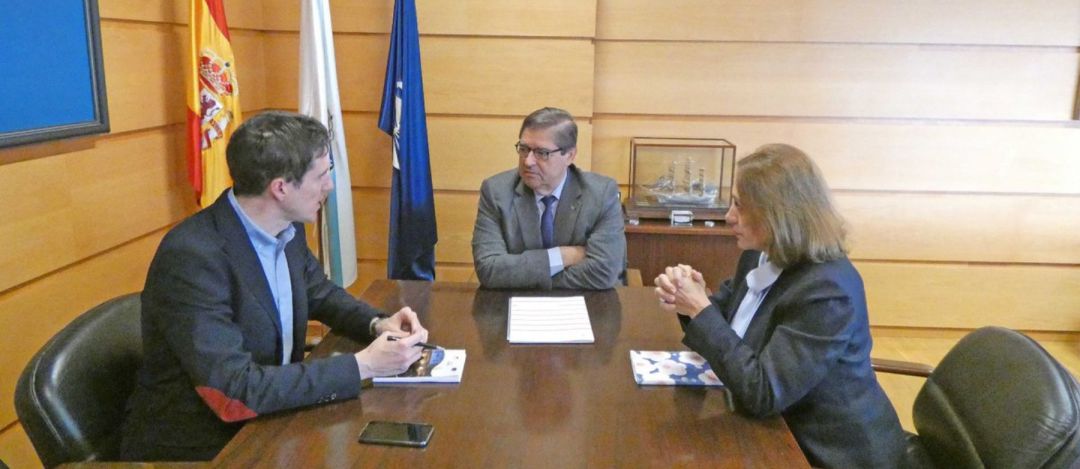 El rector, Julio Abalde, recibe al número 2 del PSOE en la Cámara Baja, Pablo Arangüena, y a la candidata al Senado, Obdulia Taboadela.
El rector, Julio Abalde, recibe al número 2 del PSOE en la Cámara Baja, Pablo Arangüena, y a la candidata al Senado, Obdulia Taboadela.